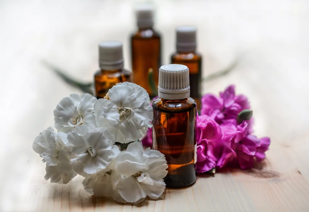 Aceites aromáticos utilizados en masajes y tratamientos de bienestar